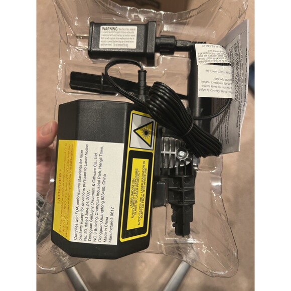 EZ-Illuminations Laser Projector Animated Christmas Red Green Stars NEW Open Box - Picture 2 of 8